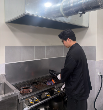 ▲사진=굴렁쇠막창 대표 김용흠