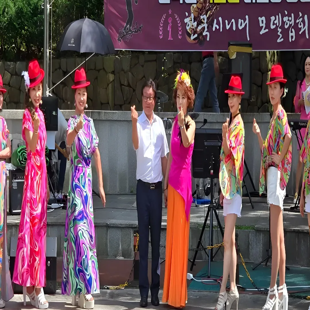 한국시니어모델협회, 대청공원 패션쇼 선보여… 시니어 모델 워킹 눈길
